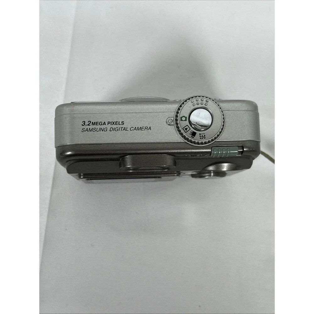 Samsung Digimax 300 Digital Camera 3.2mp 3x Zoom Grey W/ Wrist Strap